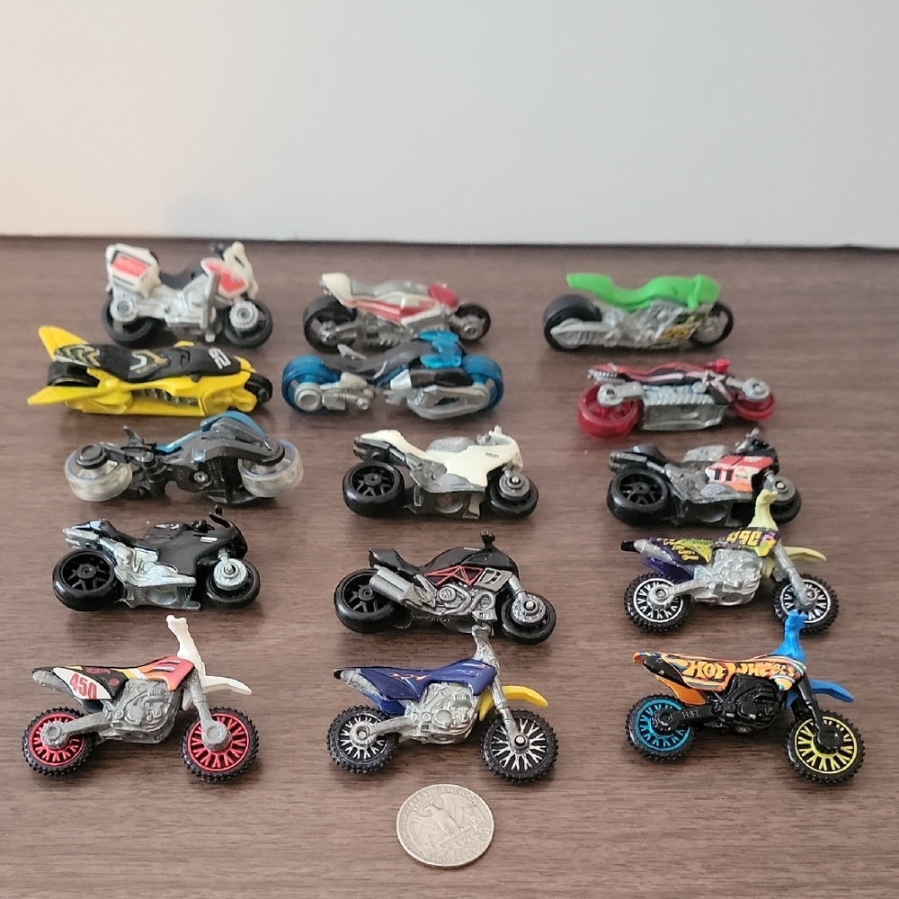 Miniature Motorcycles Set - Multicolor - Picture 3 of 12